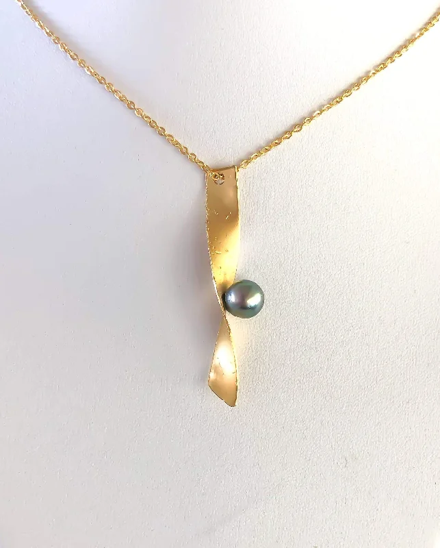 Curved design necklaces-Tahitian Pearl Bar Necklace