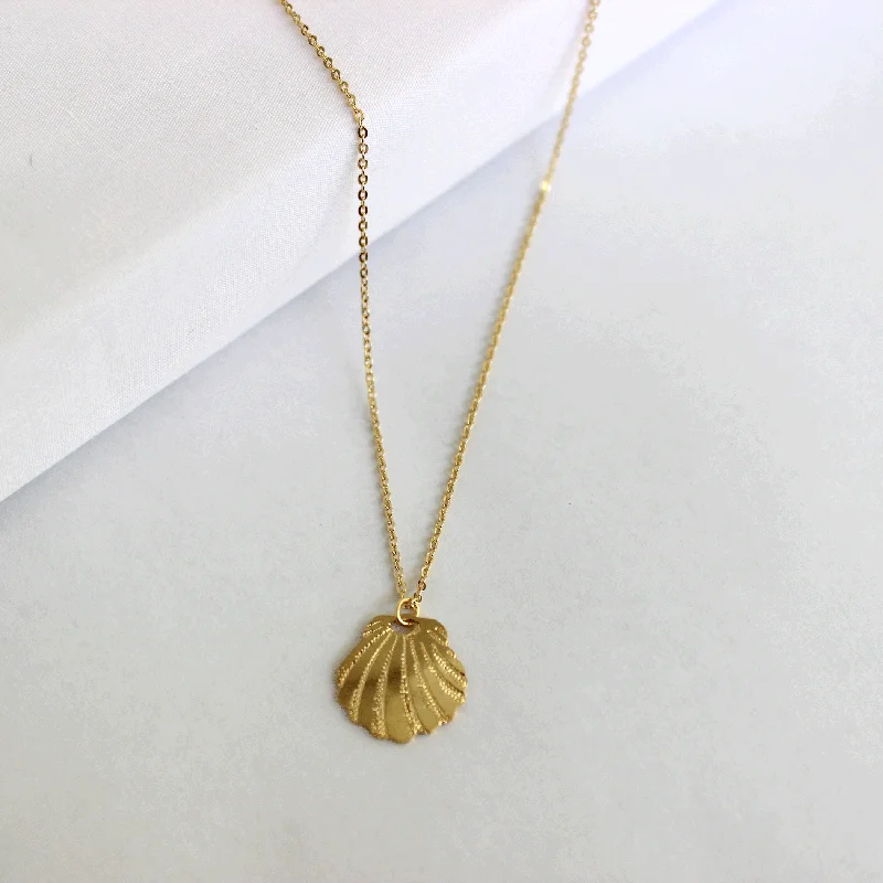 Square pendant necklaces-Sunrise Shell Necklace