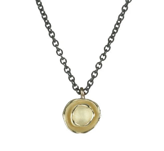 Swinging gem necklaces-Oyster Pod Pendant