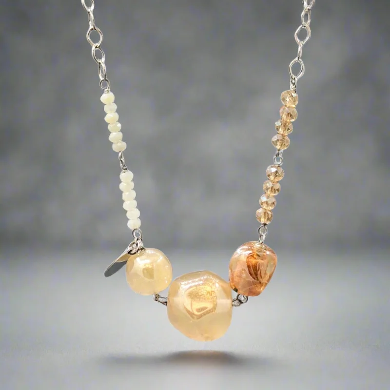 Diamond shape necklaces-STST Murano 3 Stone Gold Tone Graduated Nugget Bead Necklace